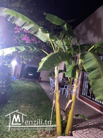 Villa avec un duplex et de 2 locaux commerciaux