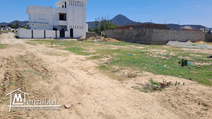 Un lot de terrain fait l'ongle situé à boumhel