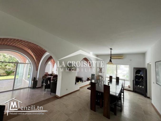 Villa s+6 avec piscine à Gammarth MVL1355