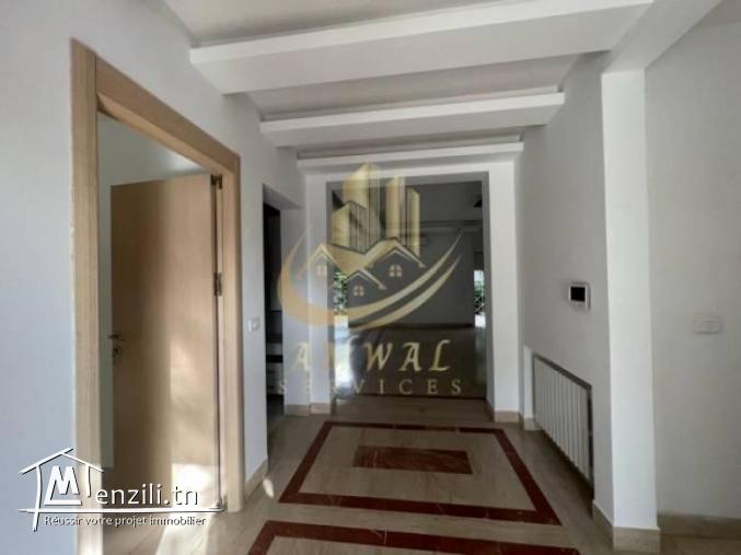 Une  villa Haut Standing aux Berges du lac