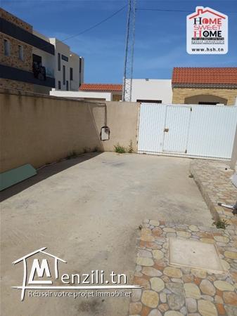 Villa Angola à Louer à La Soukra