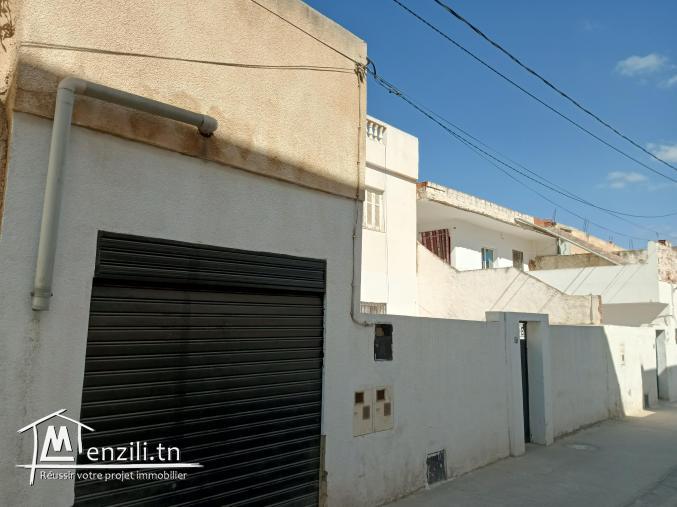 Maison sur deux niveaux indépendant située à l'aouina
