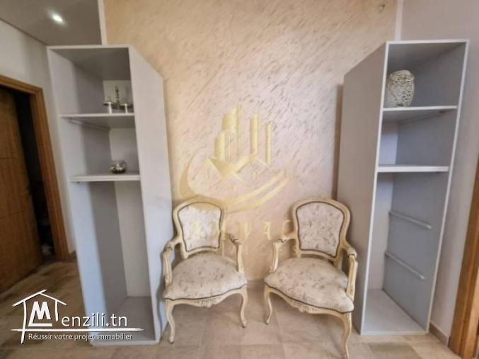 Une villa  richement meublé  à la Soukra