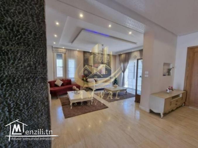 Une villa  richement meublé  à la Soukra