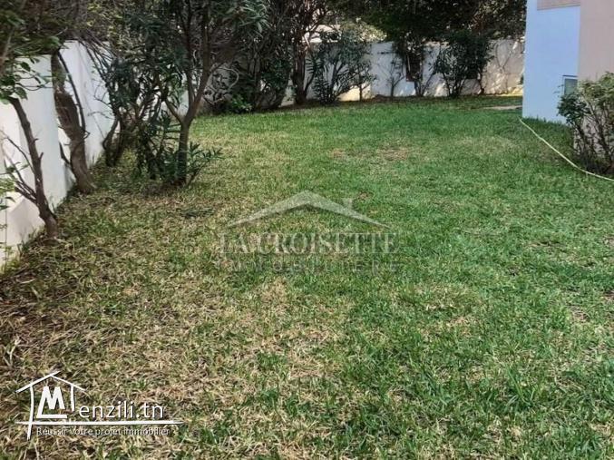 appartement s+4 avec un grand jardin à Ain Zaghouan Nord MAV1518