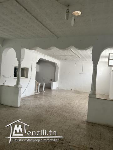 محل تجاري للكراء 275 متر مربع قلب مدينة بنزرت