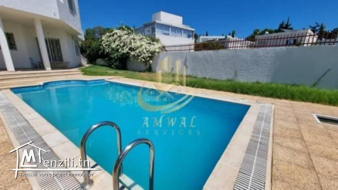 une grande Villà avec piscine à Gammarth