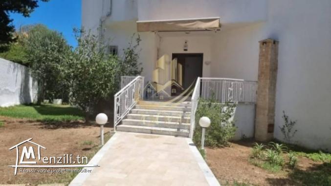 une grande Villà avec piscine à Gammarth