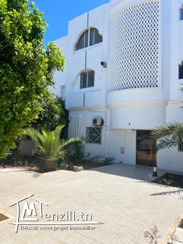 À louer appartement 1er étage S+2.