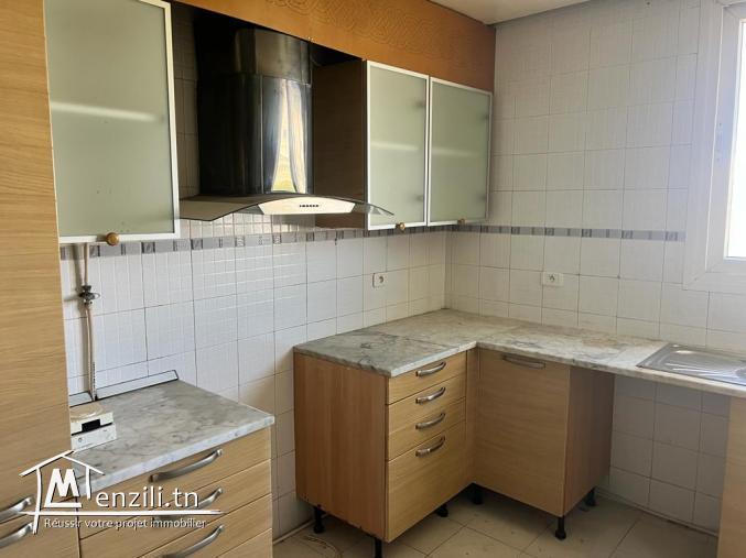 À louer appartement 1er étage S+2.