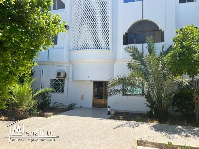 À louer appartement 1er étage S+2.