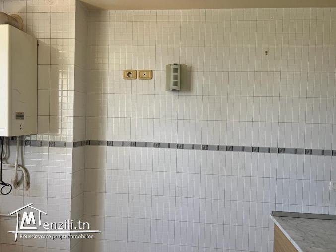 À louer appartement 1er étage S+2.