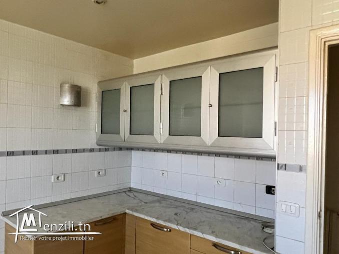 À louer appartement 1er étage S+2.