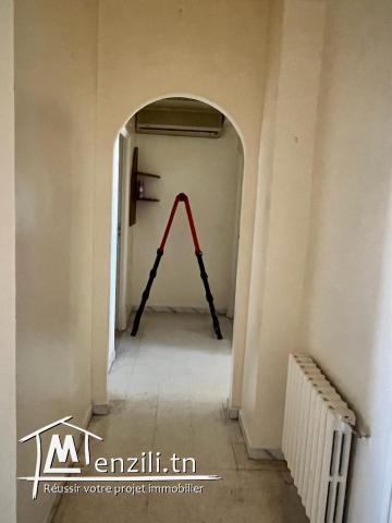 À louer appartement 1er étage S+2.