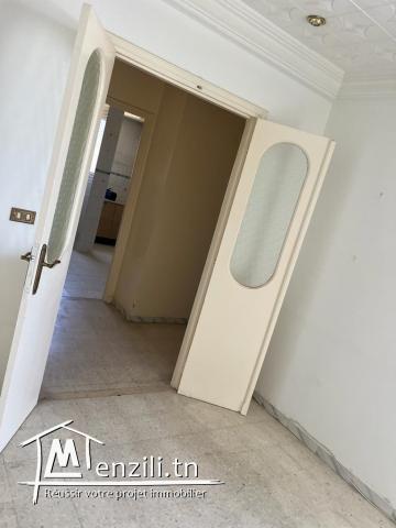 À louer appartement 1er étage S+2.