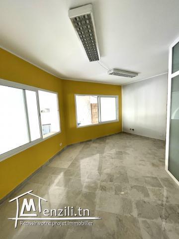 bureau spacieux aux berges du lac 1