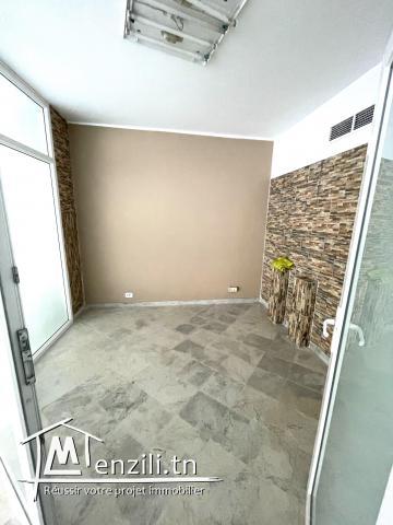 bureau spacieux aux berges du lac 1