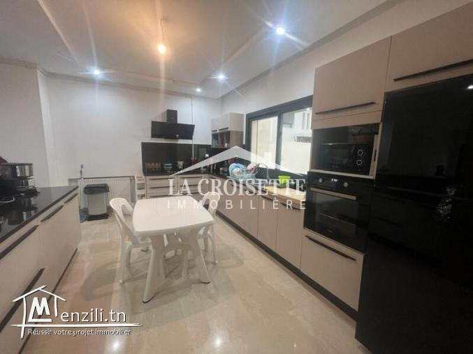 Villa s+3 meublée à gammarth avec piscine collective MVL1406