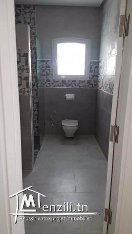 فيلا للبيع في رواد 3طوابق و حديقة