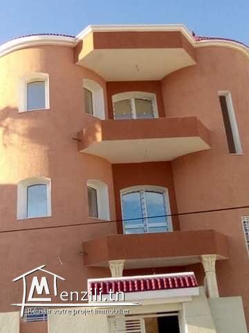 فيلا للبيع في رواد 3طوابق و حديقة