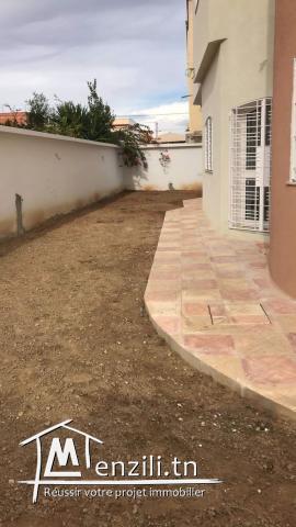 فيلا للبيع في رواد 3طوابق و حديقة