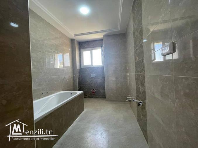 Etage de villa s+3 à ain zaghouan nord MEL0446