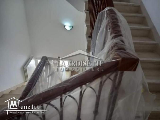 Triplex s+3 avec jardin et chambre de service à la marsa MDL0446