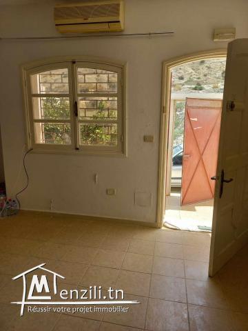 Appartement S+2 semi meublé