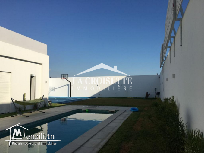 Villa s+4 avec piscine à la marsa MVL1364