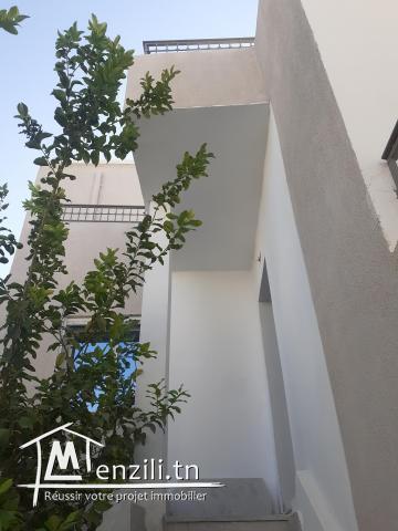 Maison à vendre avec deux appartements.