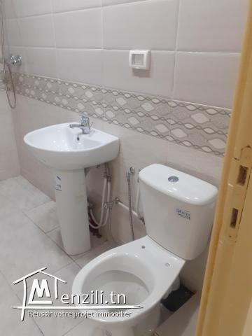 Maison à vendre avec deux appartements.