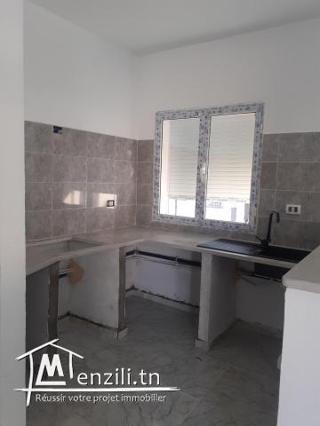 Maison à vendre avec deux appartements.