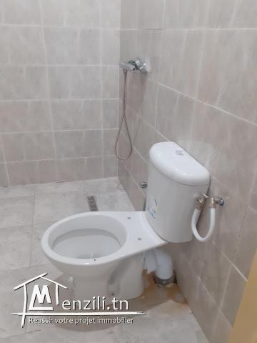 Maison à vendre avec deux appartements.