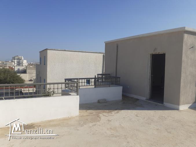 Maison à vendre avec deux appartements.