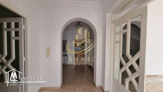 Une Villa S4 à Gammarth avec jardin