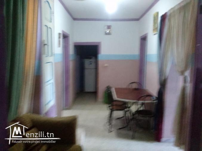 للبيع دار في واد حي الشباب قفصة