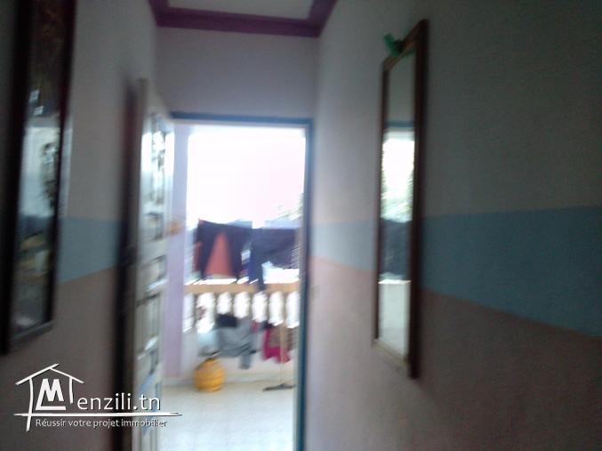 للبيع دار في واد حي الشباب قفصة