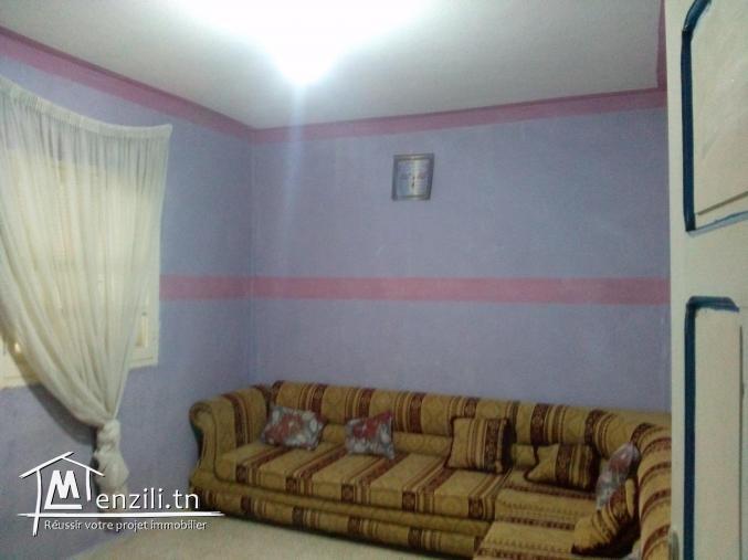 للبيع دار في واد حي الشباب قفصة