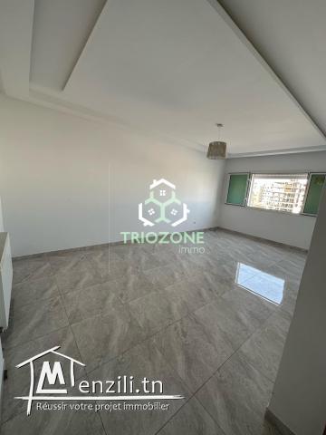 ????A vendre appartement s+2 haut standing spacieux , au 2éme étage à cité wahat l'Aouina