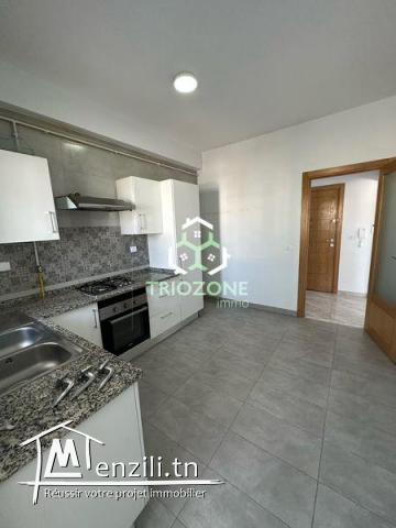 ????A vendre appartement s+2 haut standing spacieux , au 2éme étage à cité wahat l'Aouina