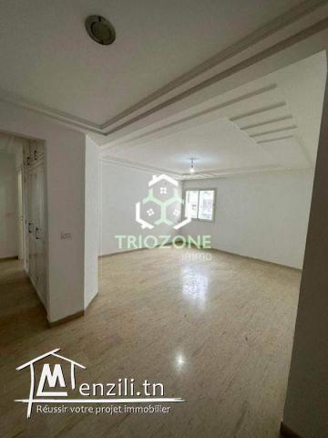 A vendre appartement s+2 spacieux avec place de parking sous sol à jardin de l'Aouina