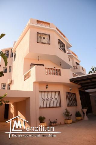 Un magnifique immeuble situé dans quartier très calme