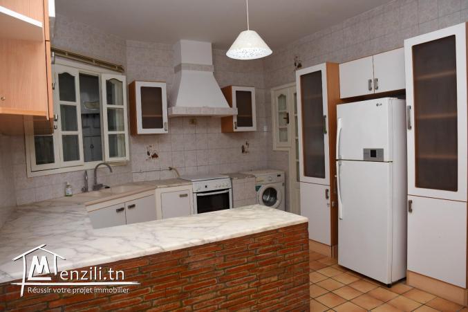 Un magnifique immeuble situé dans quartier très calme