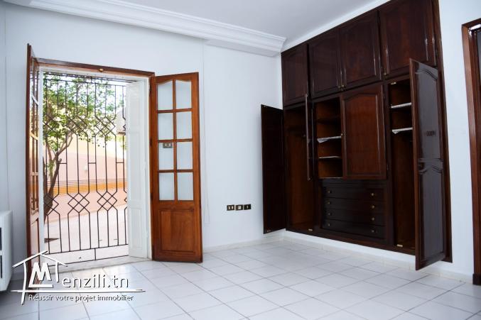 Un magnifique immeuble situé dans quartier très calme