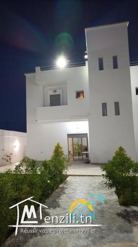 Vente Une grande villa avec piscine à Djerba Midoun
