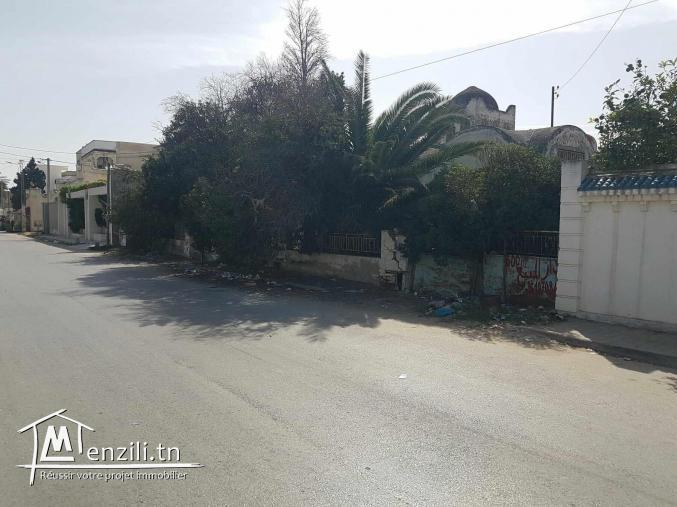 A Vendre un terrain de 600 M2 situé à Rades Plage