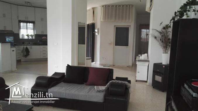 un terrain est une très belle villa à vendre