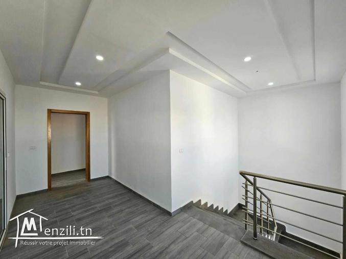 A vendre villa avec piscine s+4 à Midoun Djerba