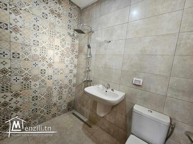 A vendre villa avec piscine s+4 à Midoun Djerba