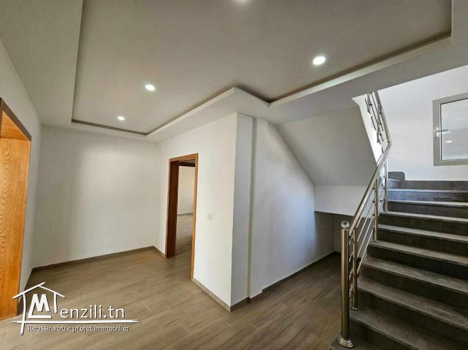 A vendre villa avec piscine s+4 à Midoun Djerba